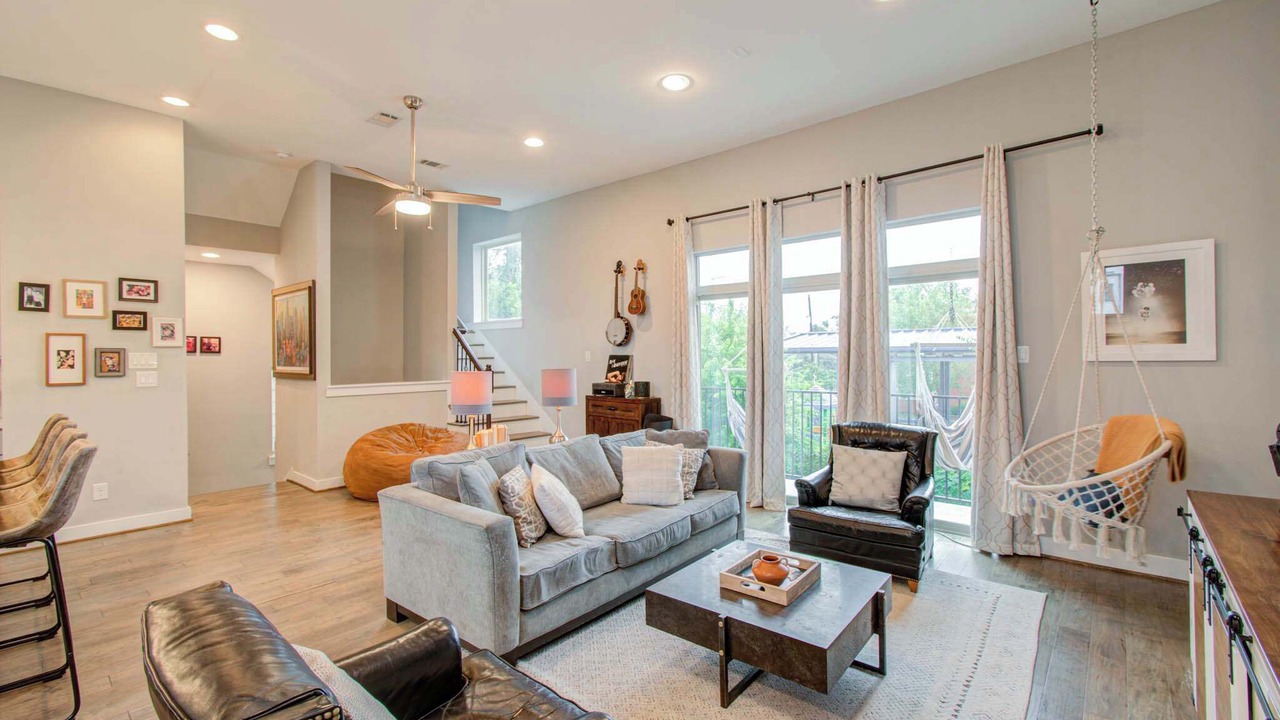 Photo of Livingroom in Washington Ave./ Memorial Park