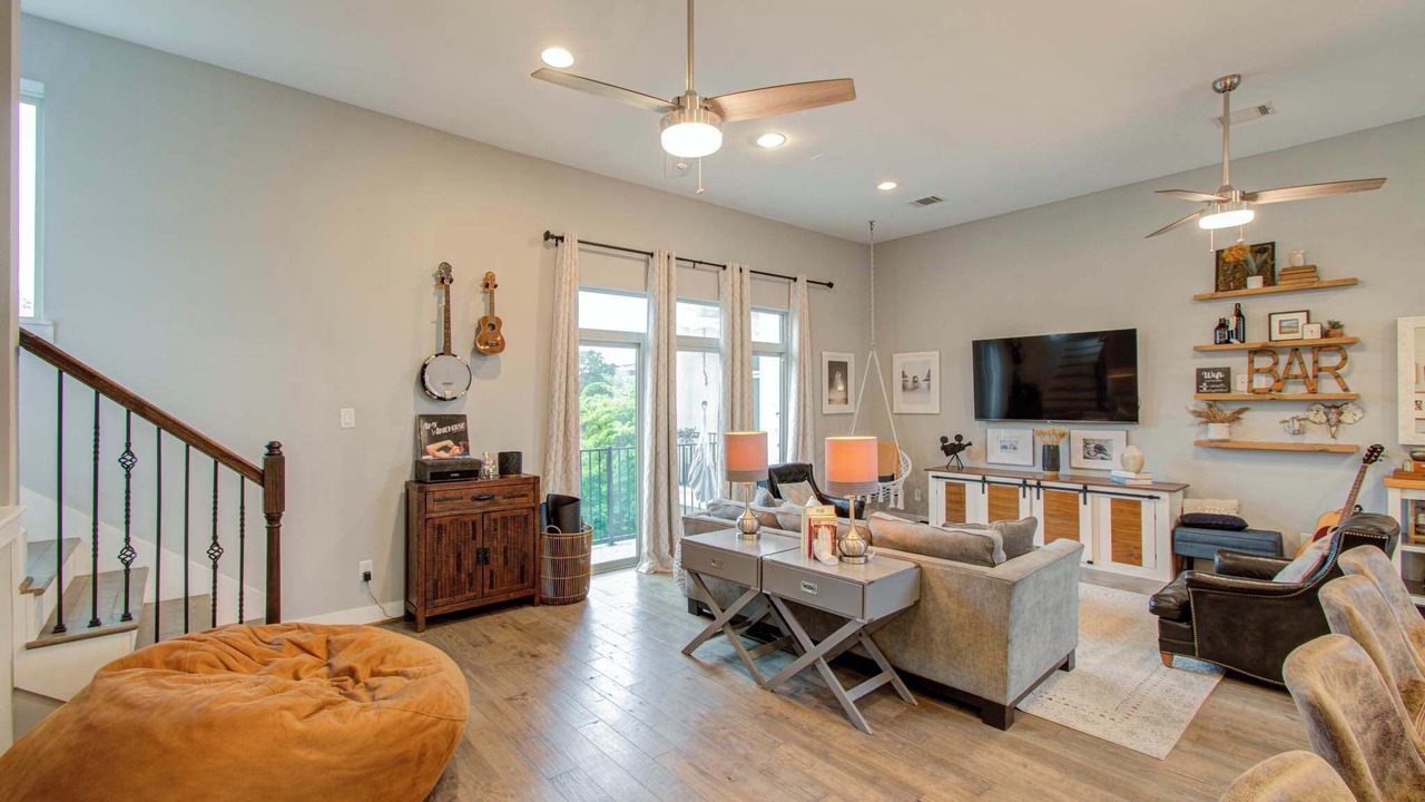 Photo of Livingroom in Washington Ave./ Memorial Park