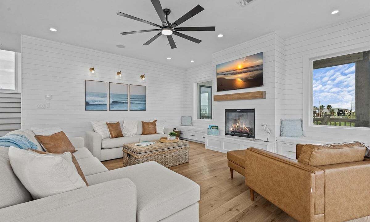Photo of Livingroom in Crystal Beach