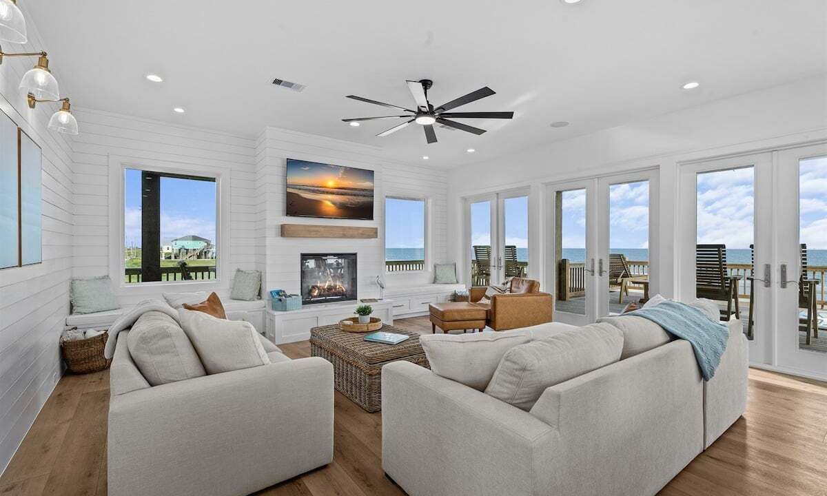 Photo of Livingroom in Crystal Beach