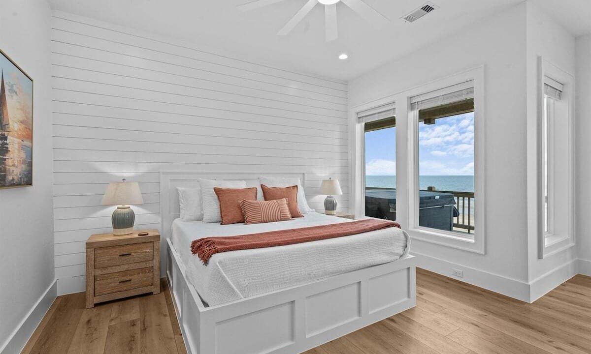 Photo of Bedroom in Crystal Beach