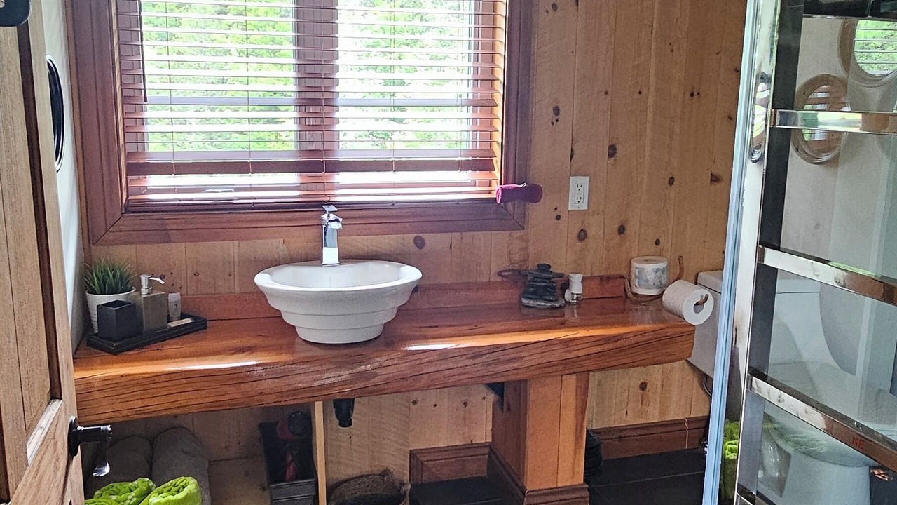 Photo of Bathroom in Saint-Alexis-des-Monts