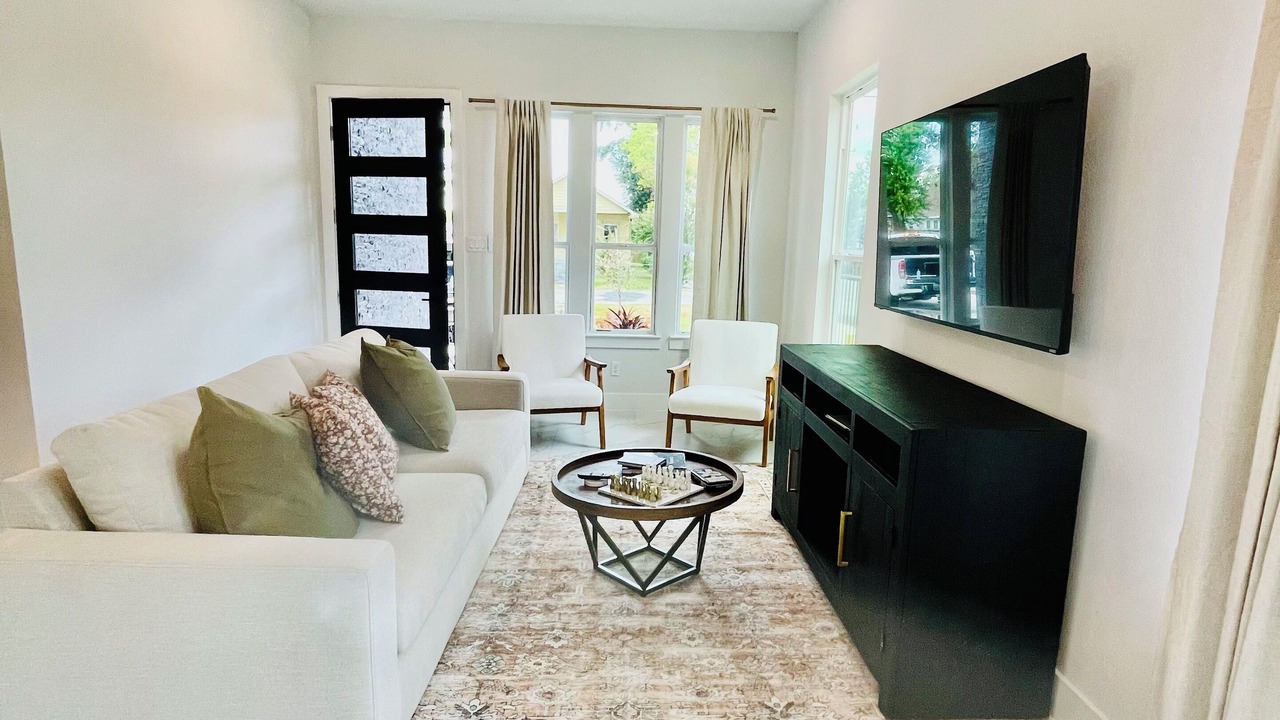 Photo of Livingroom in Northeast Houston