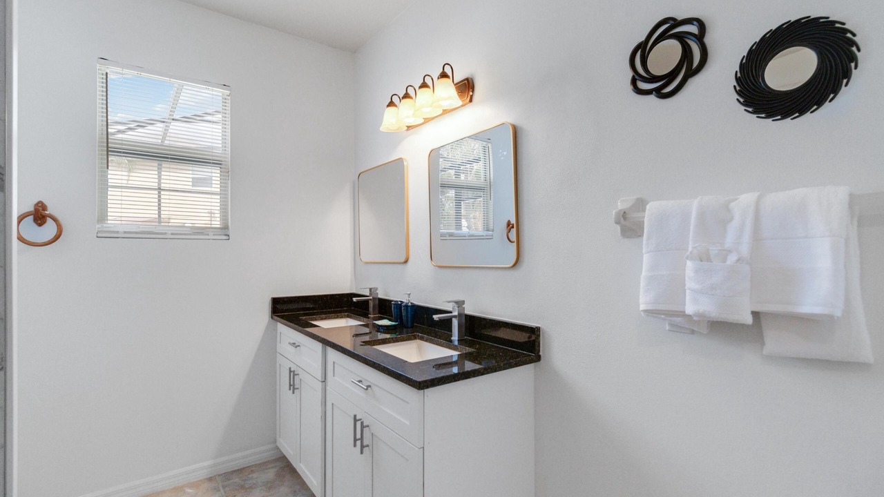 Photo of Bathroom in Sunset Ridge