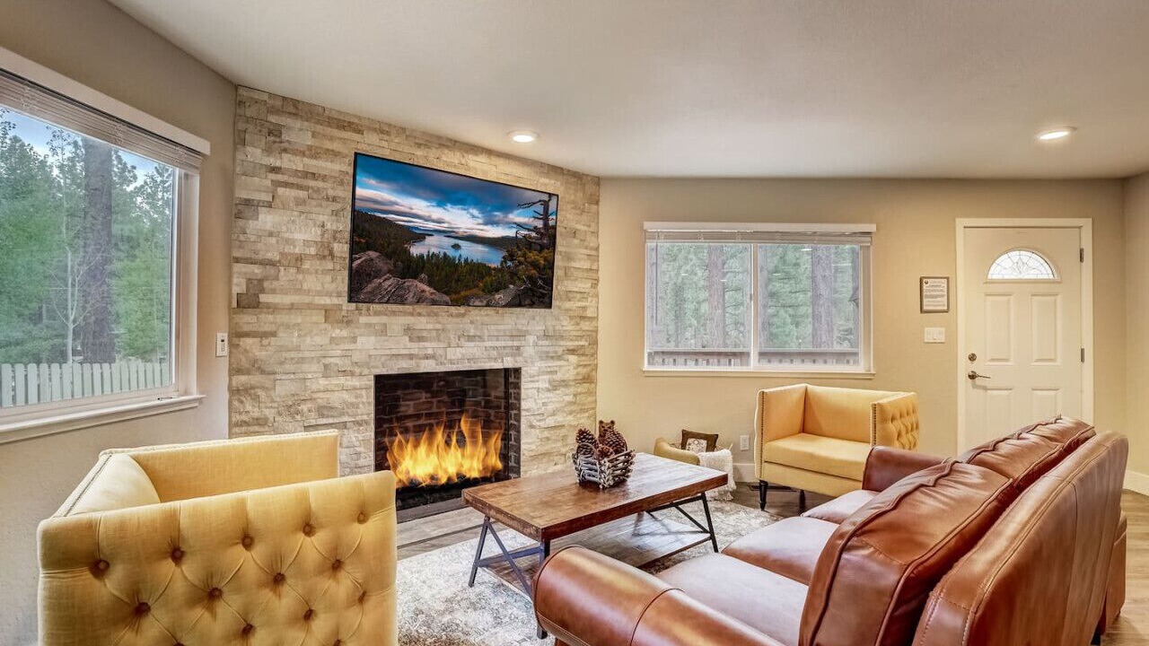 Photo of Livingroom in North Upper Truckee
