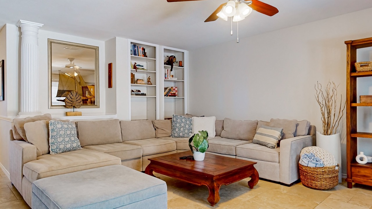 Photo of Livingroom in Deer Park At Maple Run