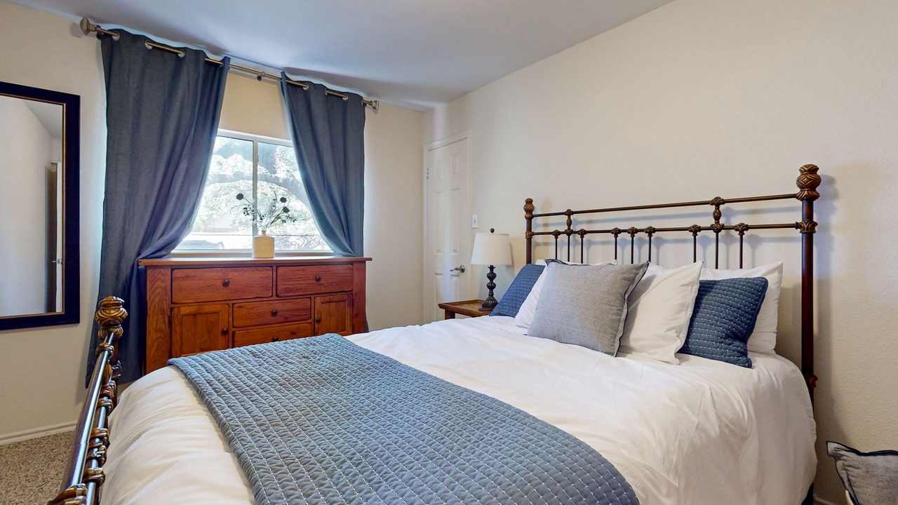 Photo of Bedroom in Deer Park At Maple Run