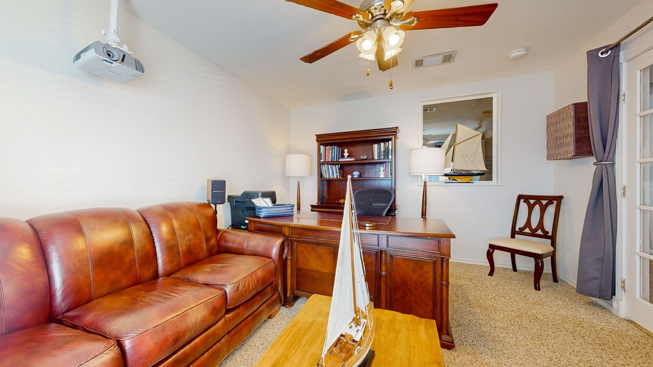 Photo of Livingroom in Deer Park At Maple Run