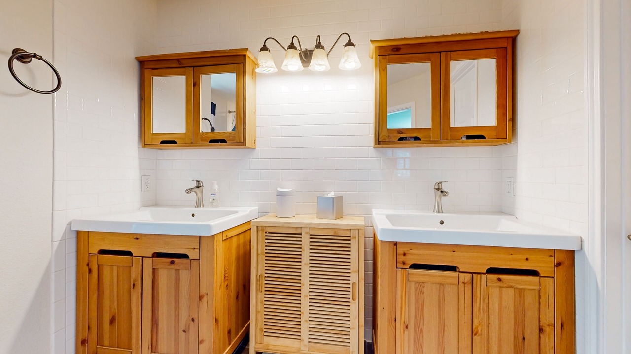 Photo of Bathroom in Deer Park At Maple Run