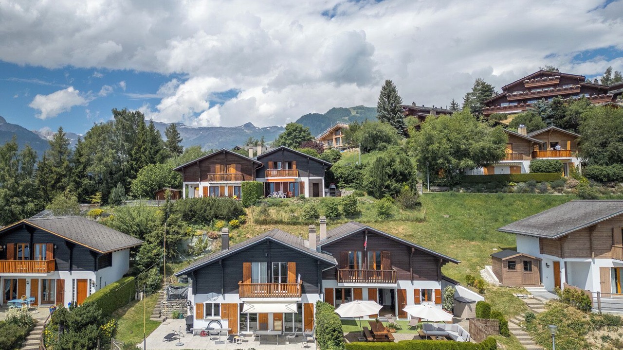 Photo of Outdoor in Lens