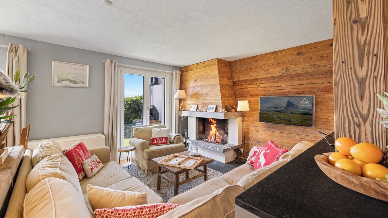 Photo of Livingroom in Lens