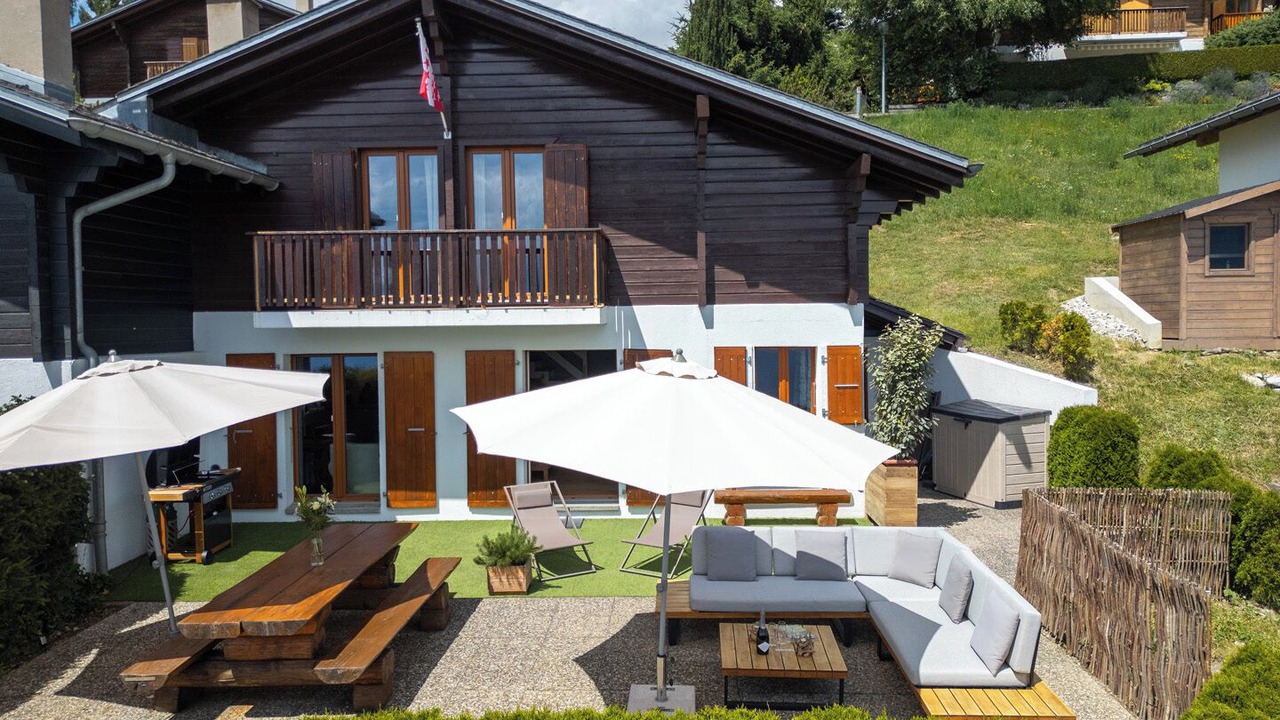 Photo of Outdoor in Lens