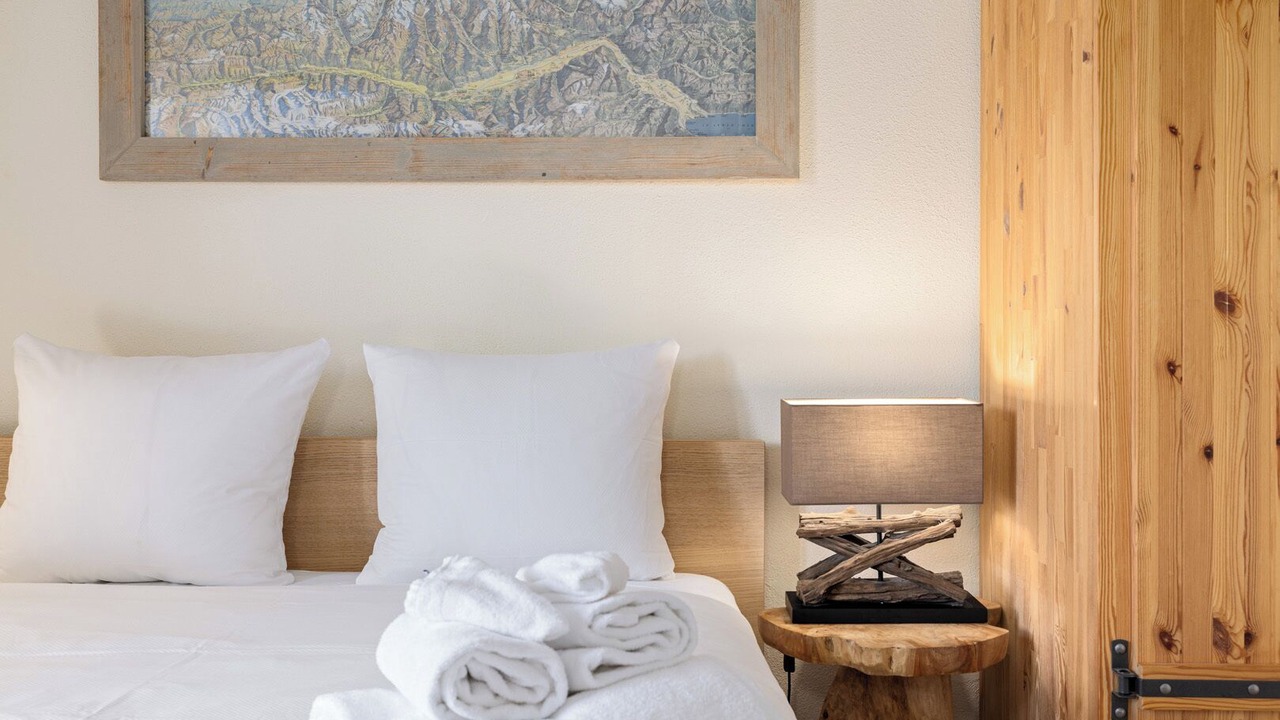 Photo of Bedroom in Lens