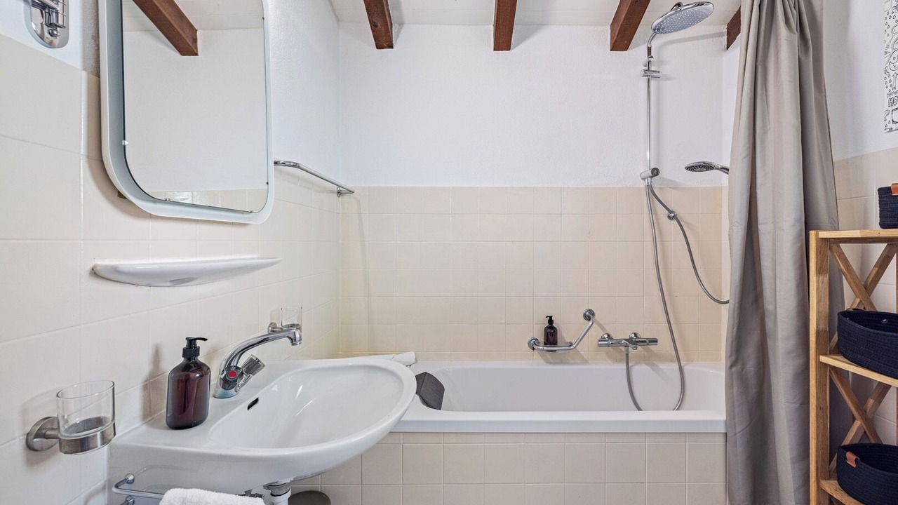 Photo of Bathroom in Lens
