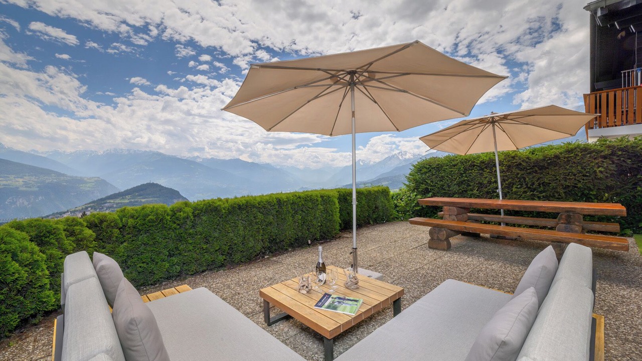 Photo of Outdoor in Lens