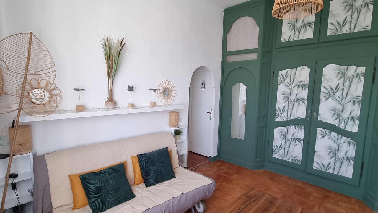 Photo of Livingroom in Saint-Julien-de-Peyrolas