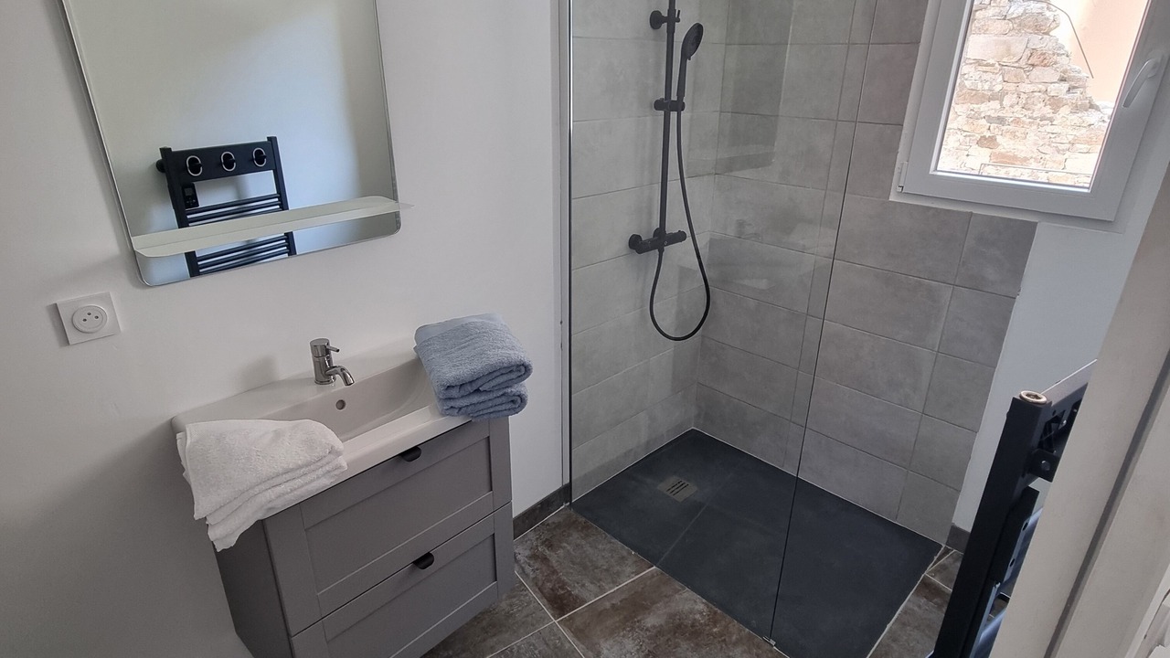 Photo of Bathroom in Millau