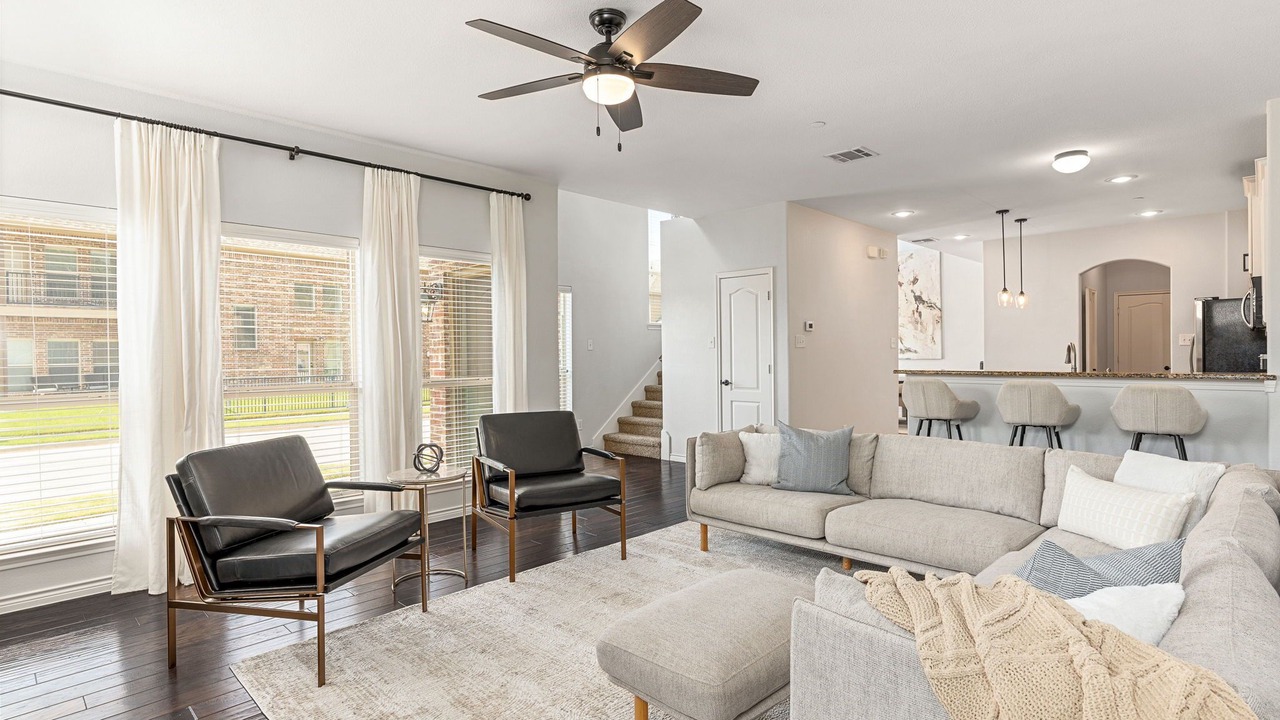 Photo of Livingroom in Northwest Carrollton