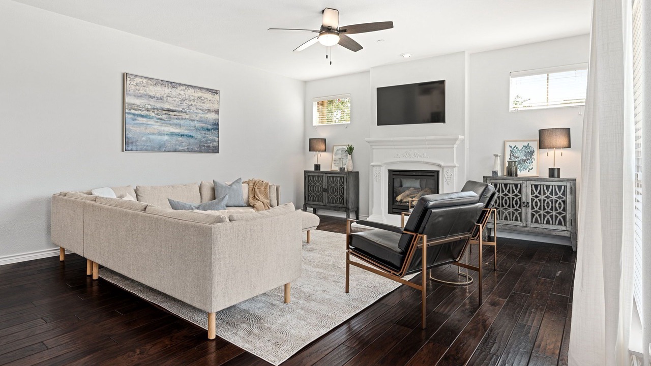 Photo of Livingroom in Northwest Carrollton