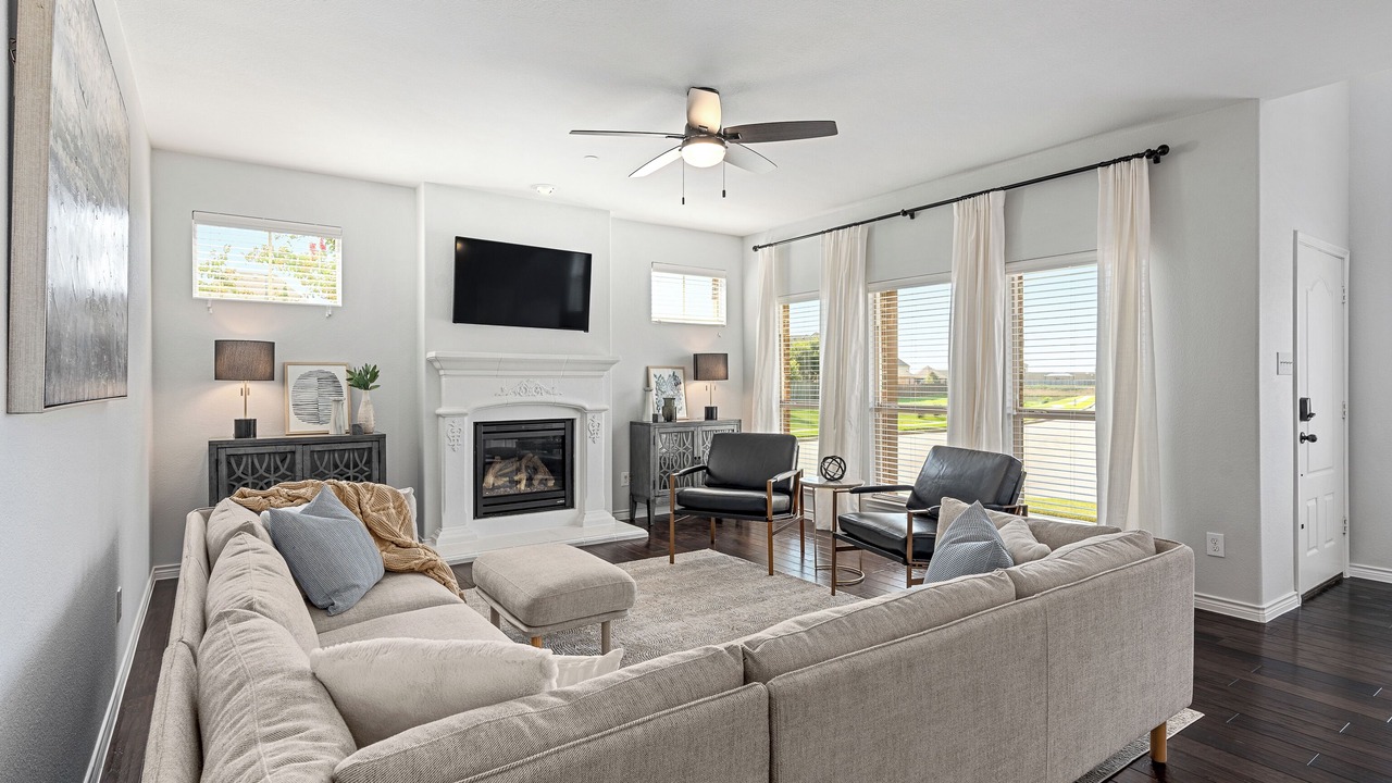 Photo of Livingroom in Northwest Carrollton