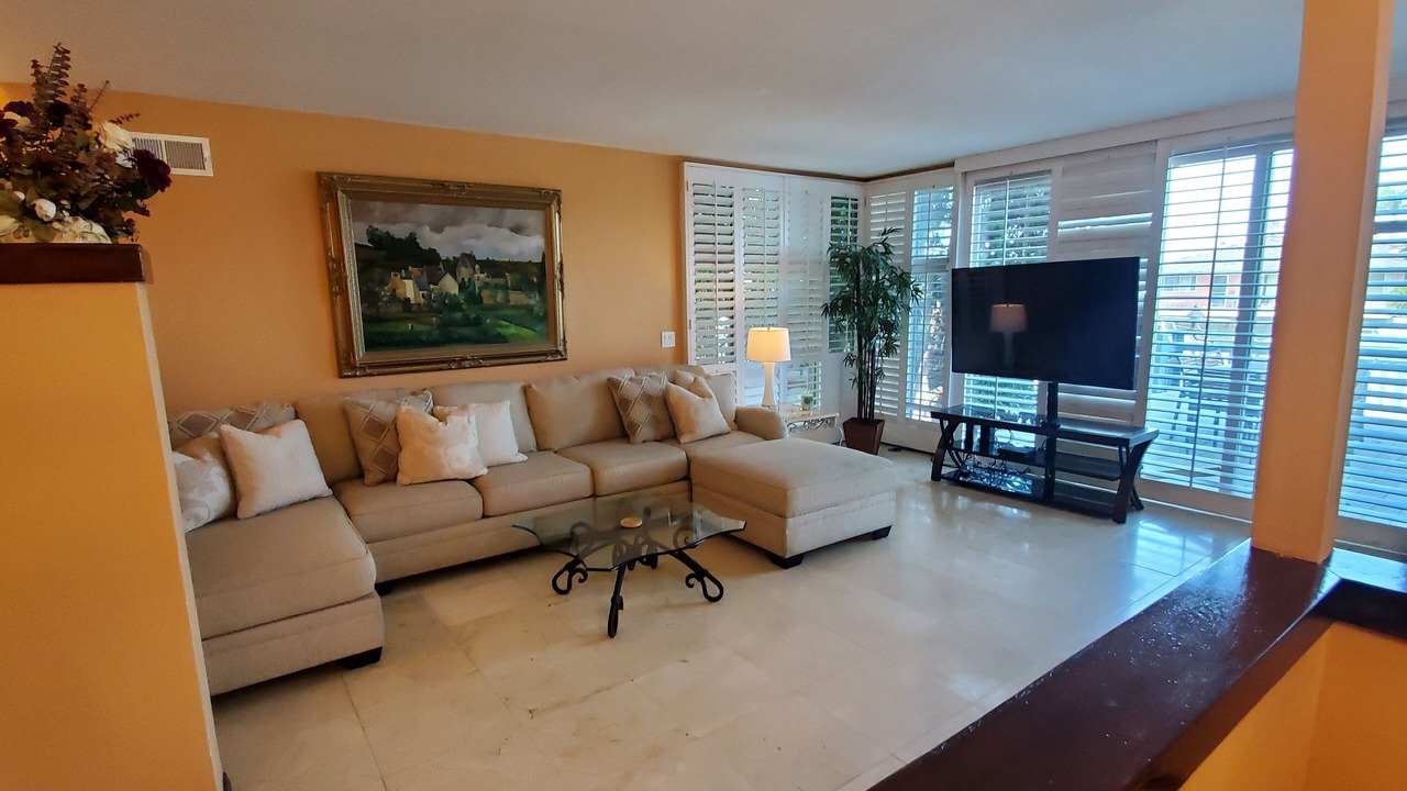 Photo of Livingroom in Huntington Beach