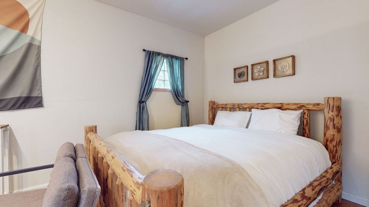 Photo of Bedroom in Snoqualmie Pass