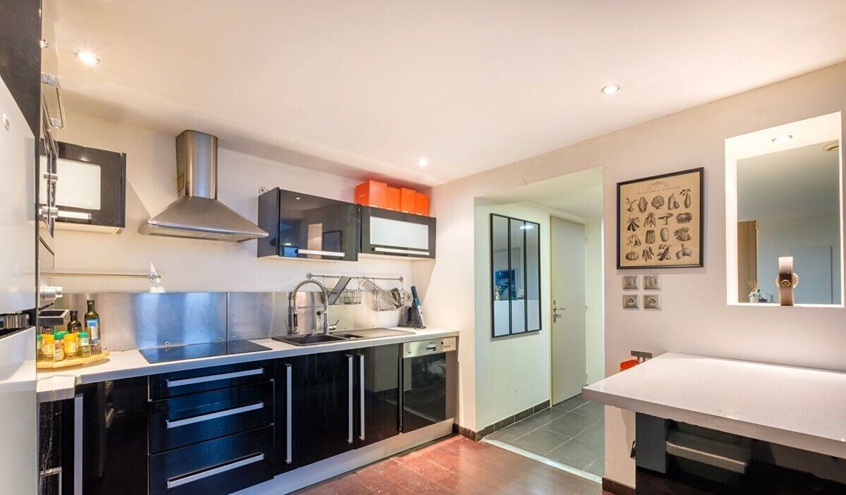 Photo of Kitchen in Jules Ferry - Recamier