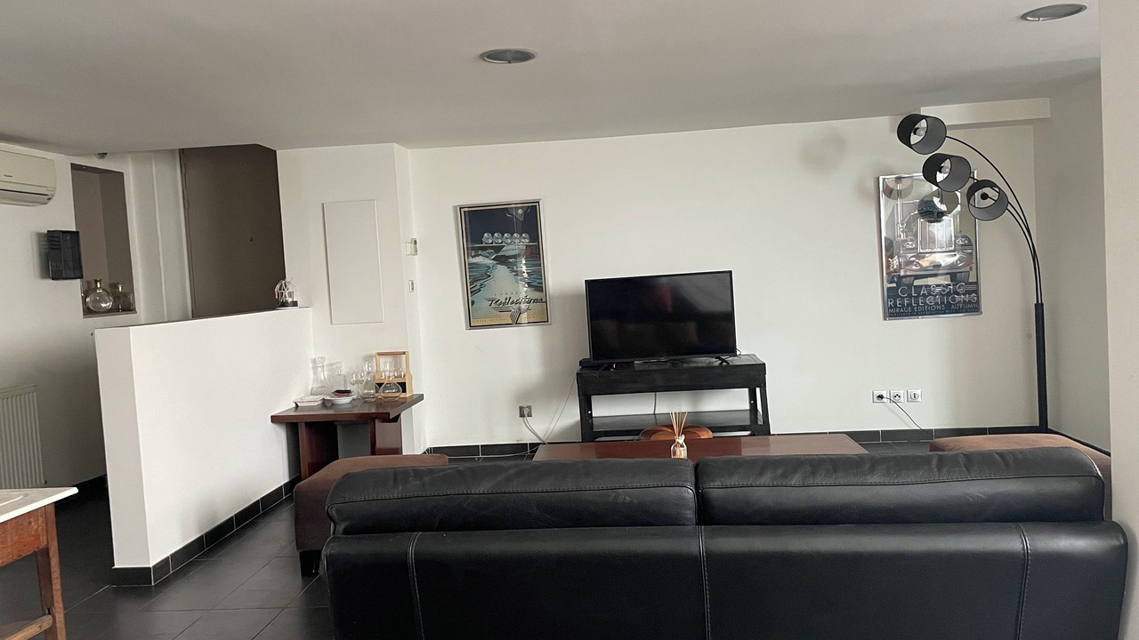 Photo of Livingroom in Jules Ferry - Recamier