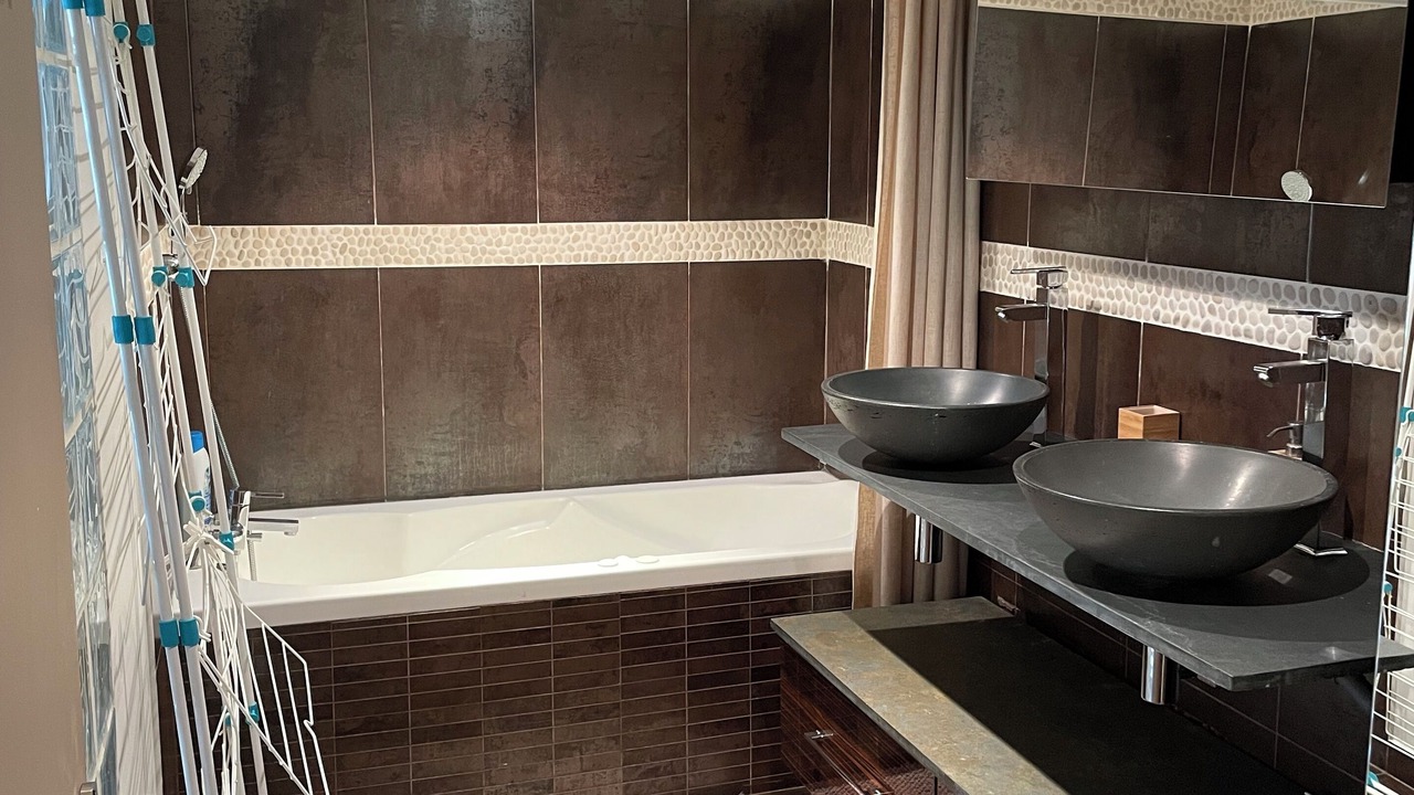 Photo of Bathroom in Jules Ferry - Recamier