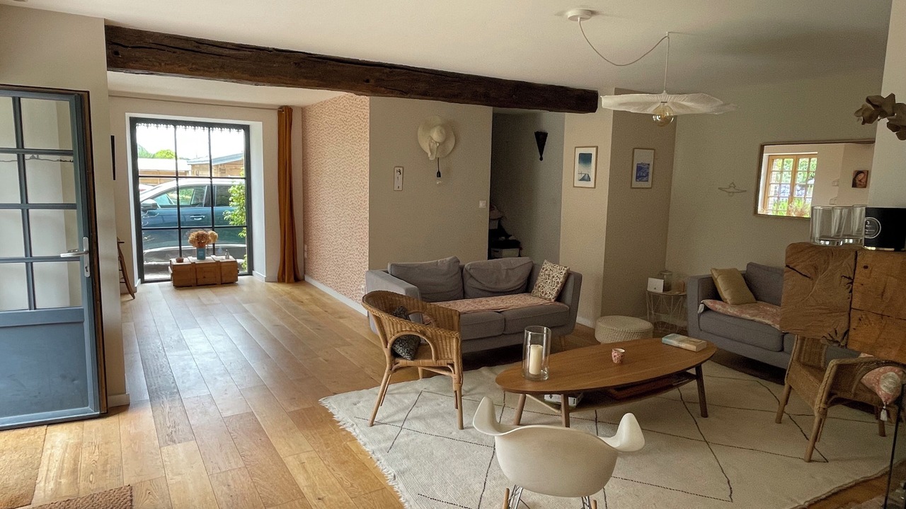 Photo of Livingroom in Parame