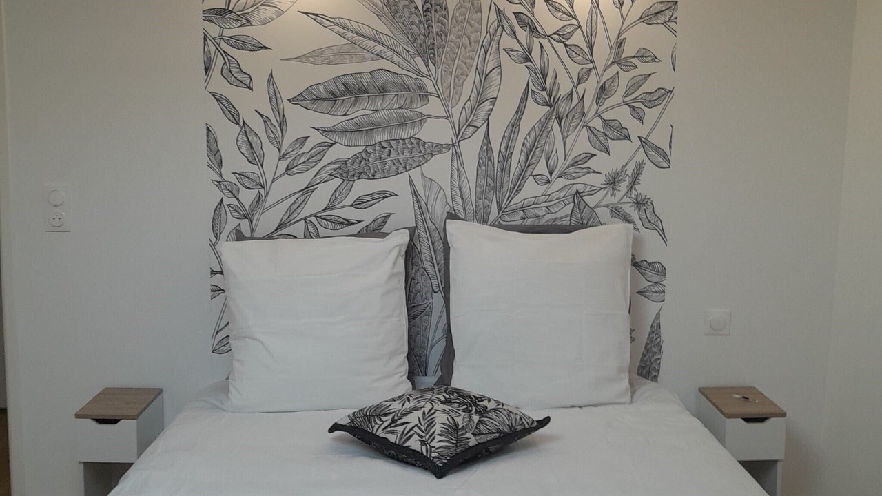 Photo of Bedroom in Comedie