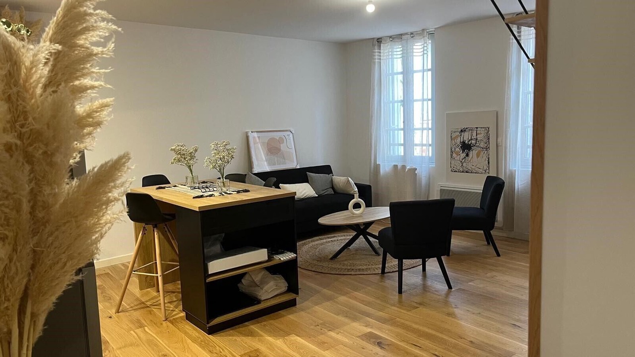 Photo of Others in Comedie