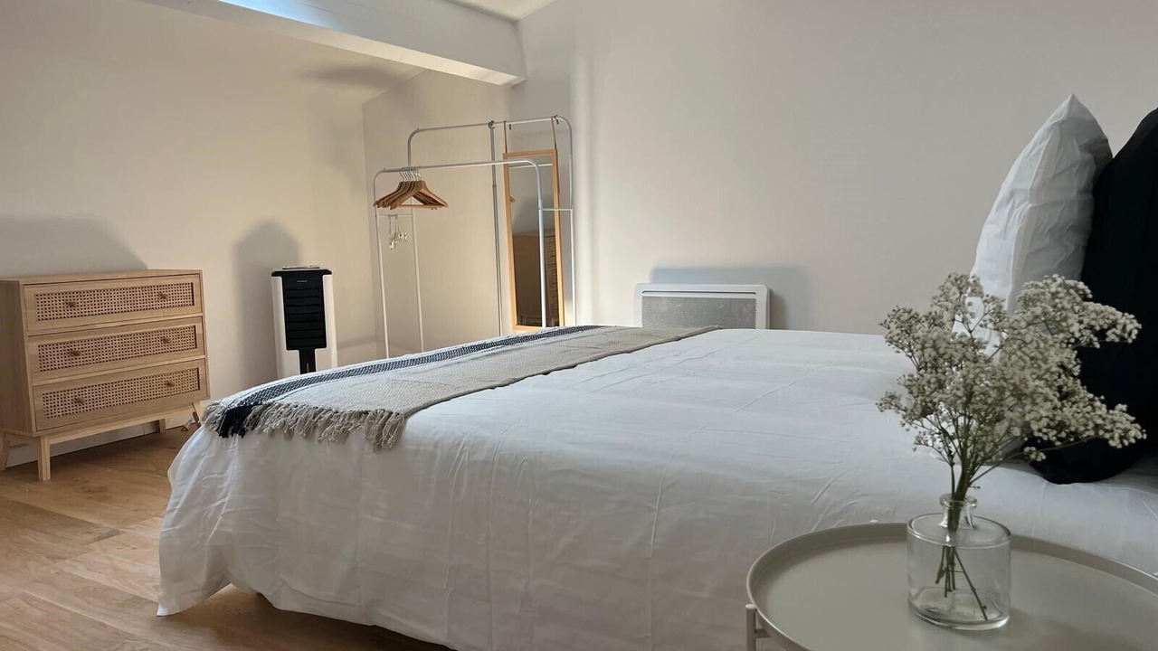 Photo of Bedroom in Comedie