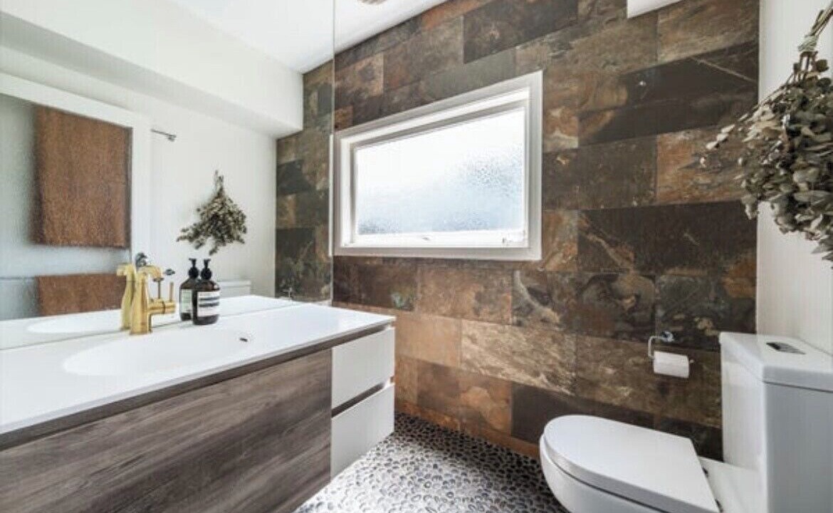 Photo of Bathroom in Avalon Beach