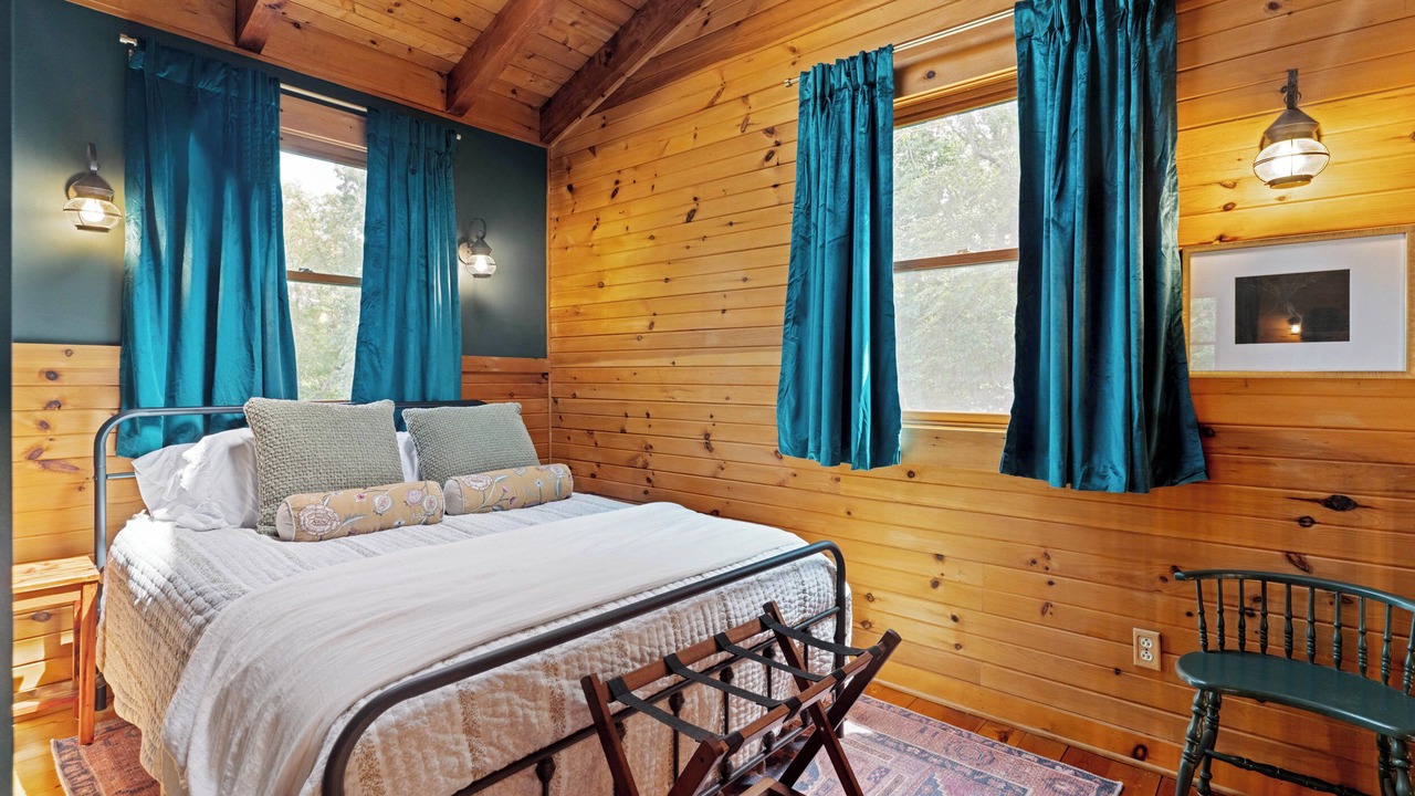 Photo of Bedroom in Roseland