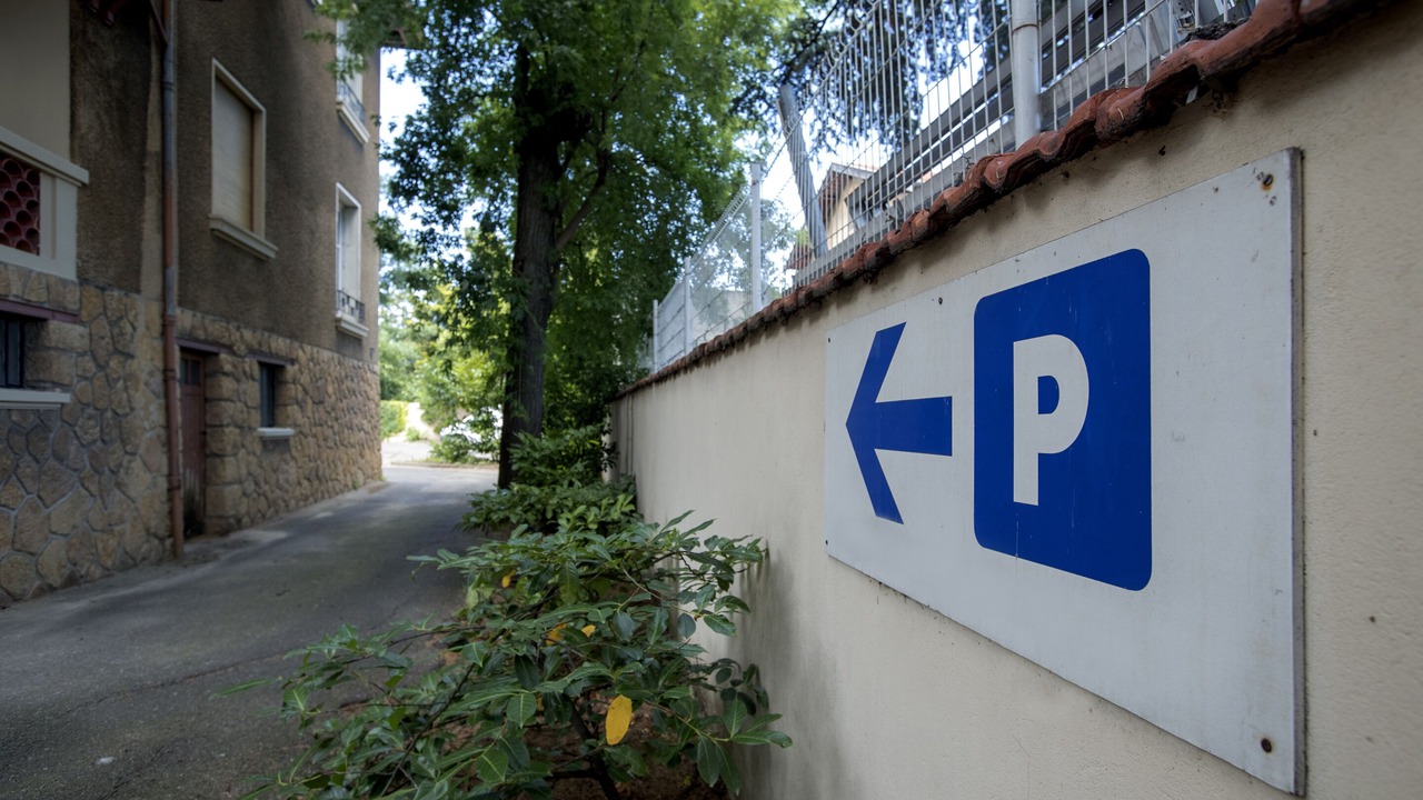 Photo of Others in Bron