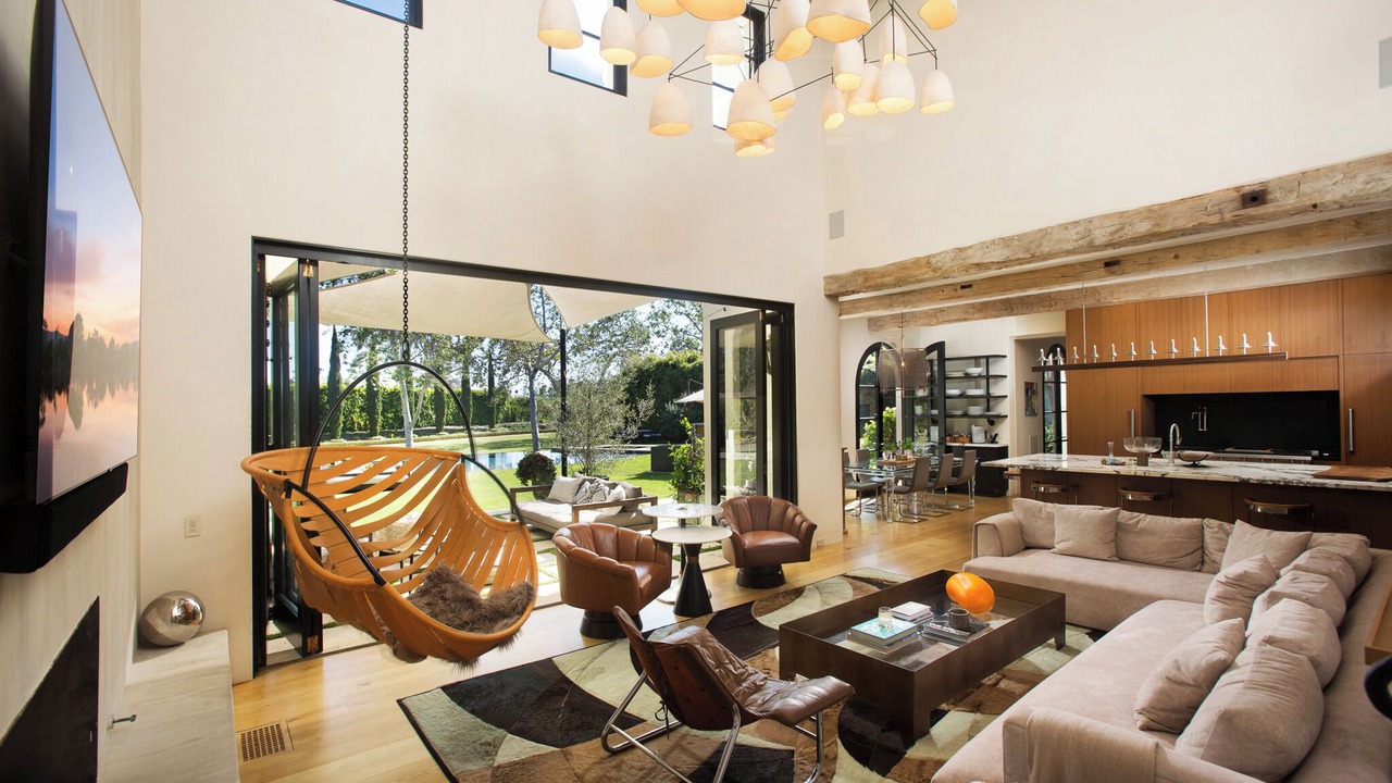 Photo of Livingroom in Eastern Malibu
