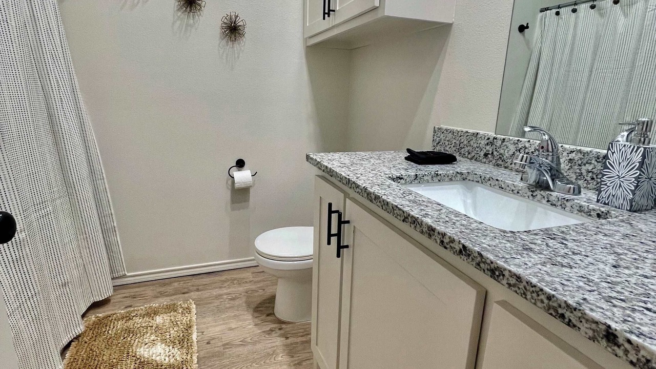 Photo of Bathroom in North by Northwest