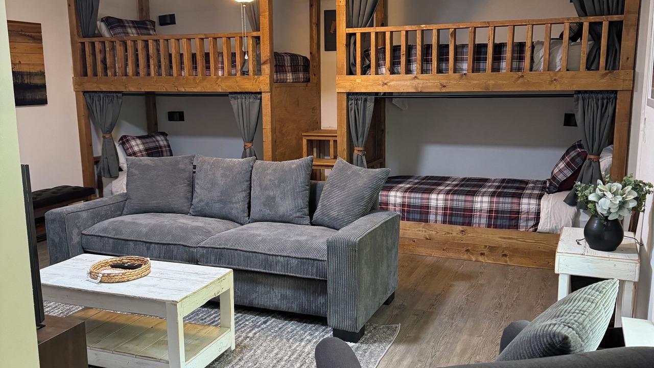 Photo of Livingroom in Cullowhee