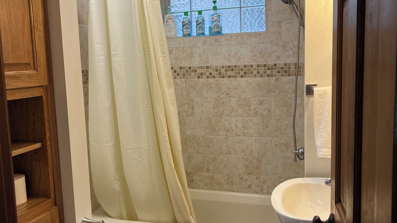 Photo of Bathroom in Leasburg
