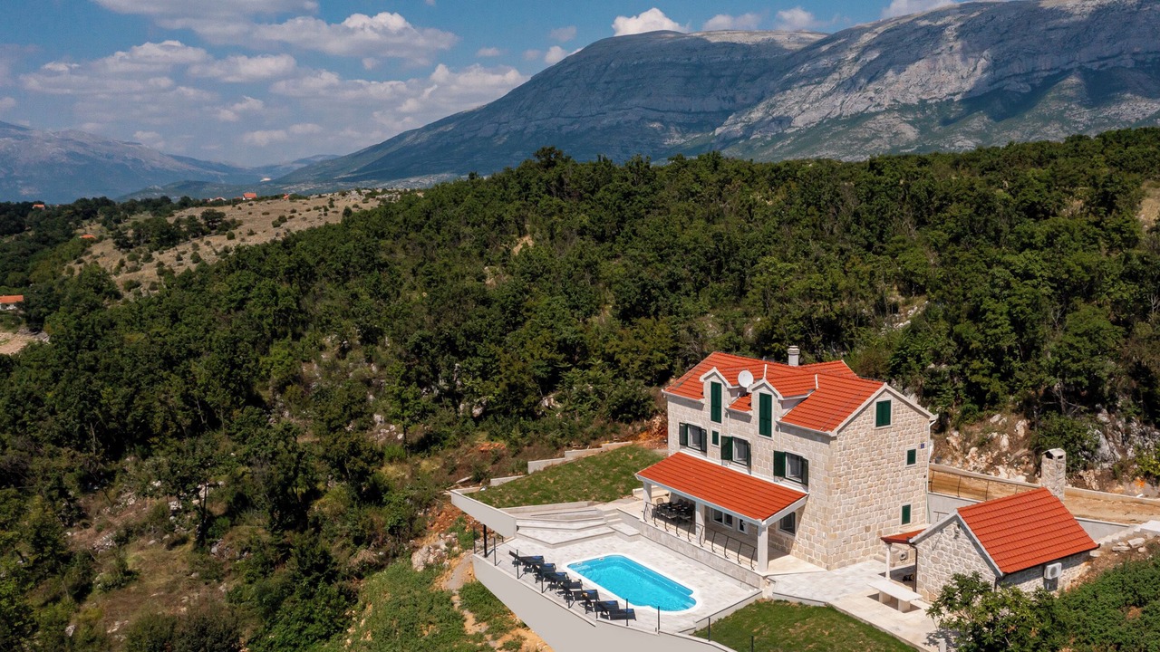 Photo of Outdoor in Garjak