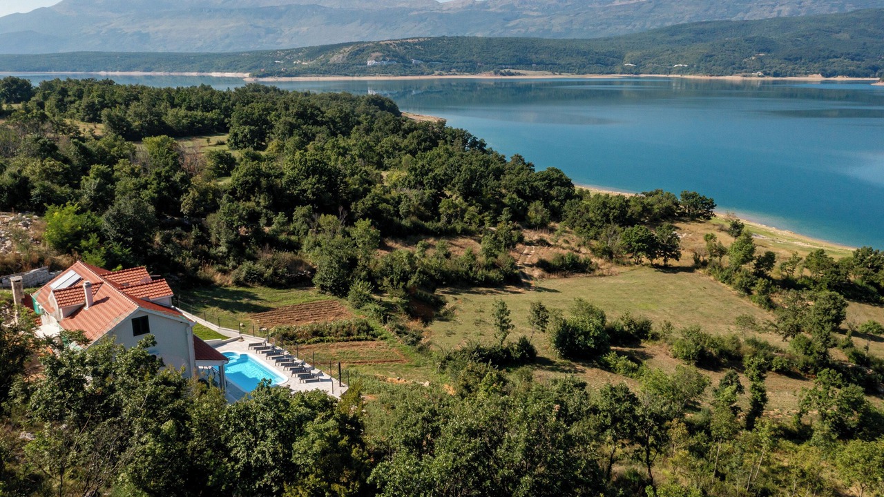 Photo of Outdoor in Garjak