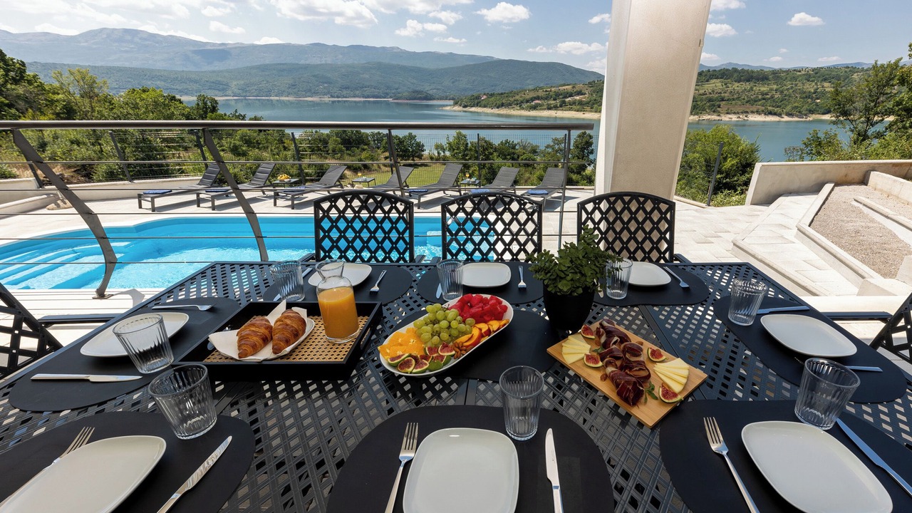 Photo of Outdoor in Garjak