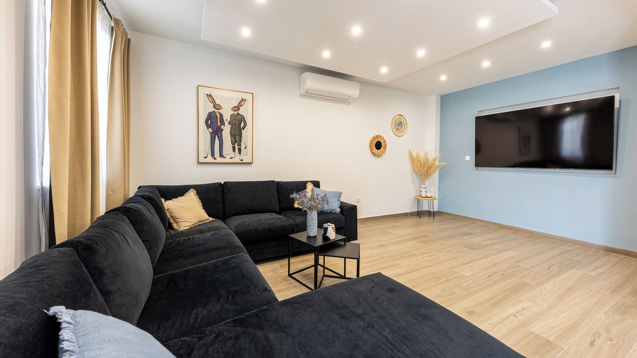 Photo of Livingroom in Garjak