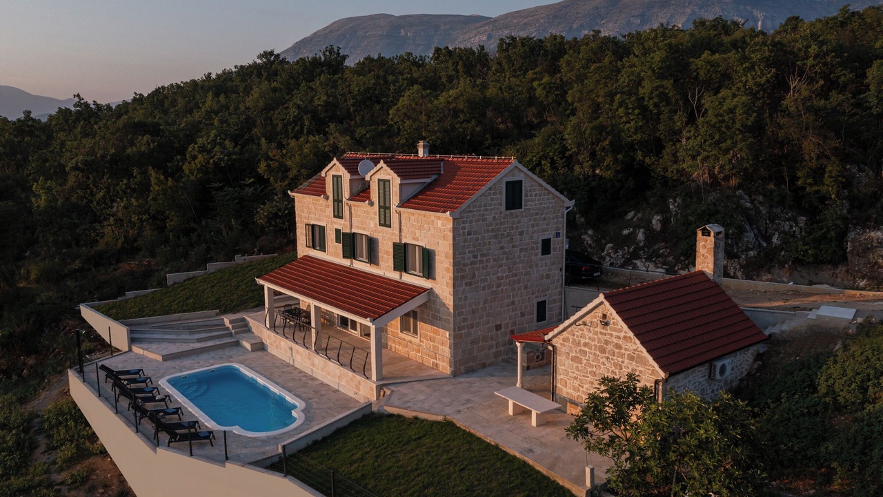 Photo of Outdoor in Garjak