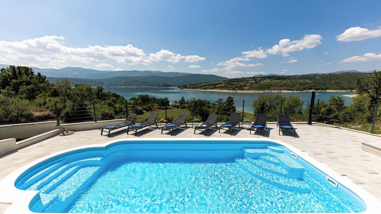 Photo of Outdoor in Garjak
