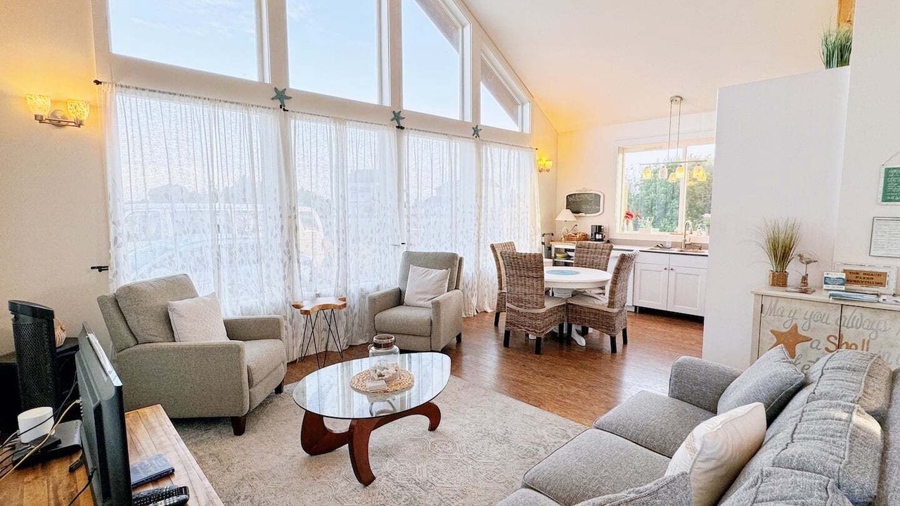 Photo of Livingroom in Ocean Shores