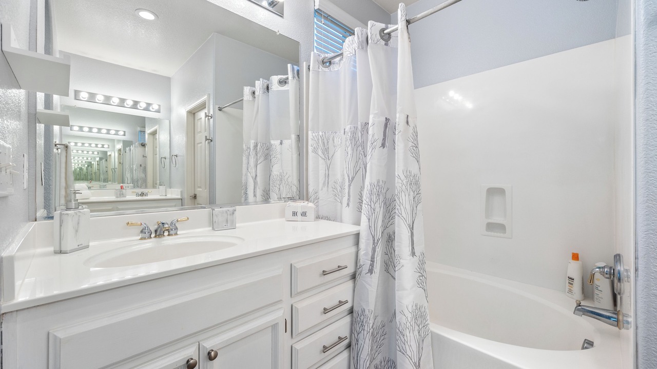 Photo of Bathroom in Regency Park
