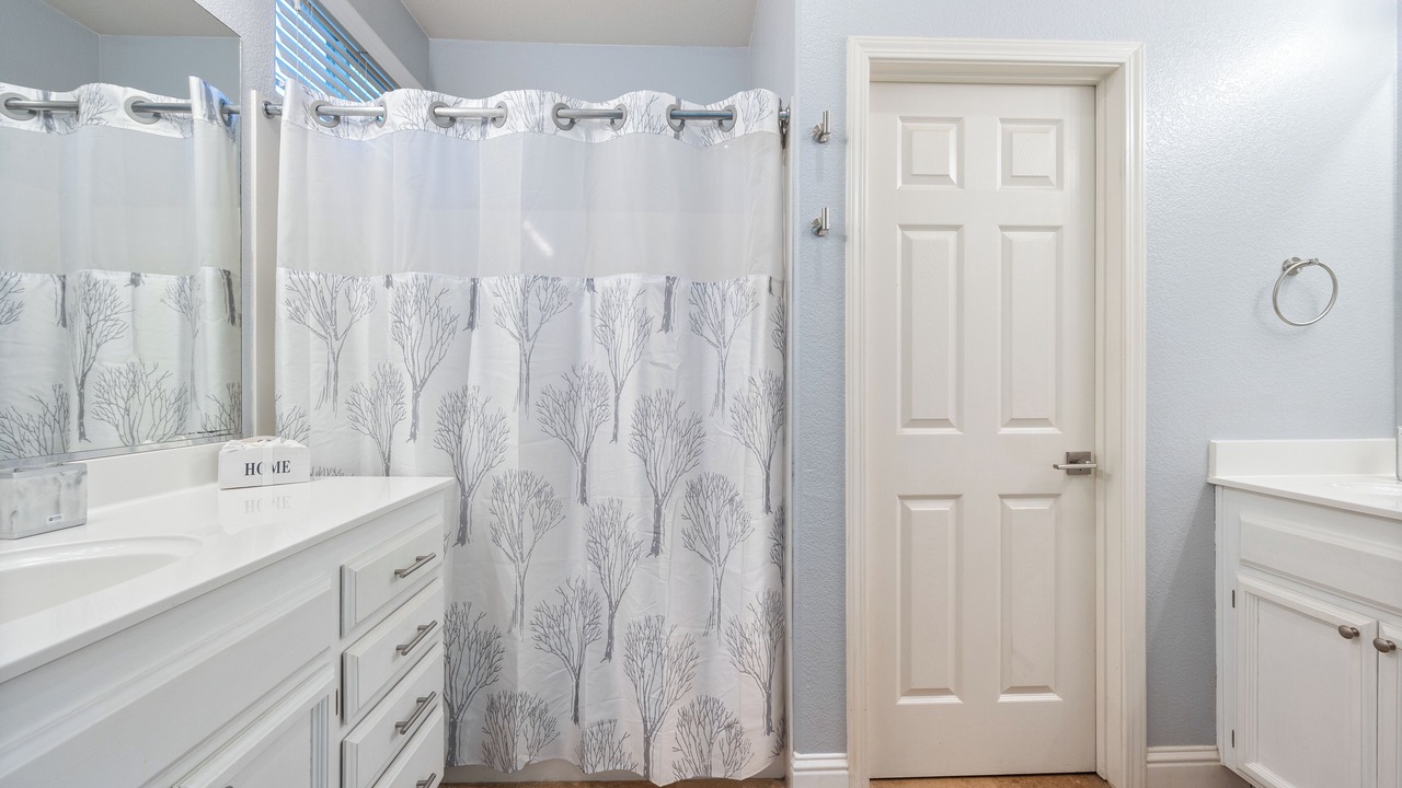 Photo of Bathroom in Regency Park