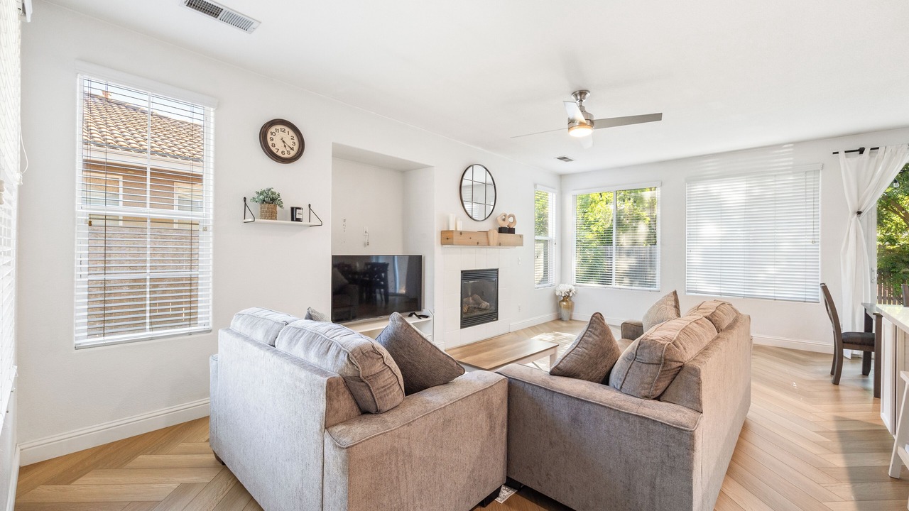 Photo of Livingroom in Regency Park